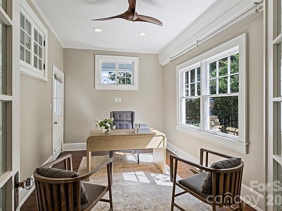 5th image of 1136 Queens Rd