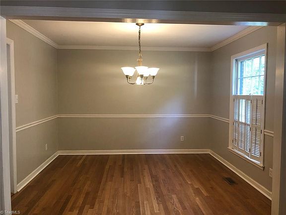 4th image of 4025 Forest Oaks Ln