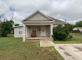 706 13th St, Canyon, TX 79015