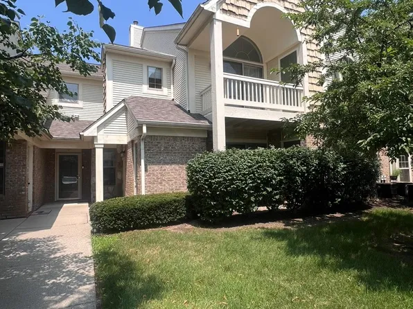 208 Oakbrooke Dr Unit 3, South Lyon, MI 48178