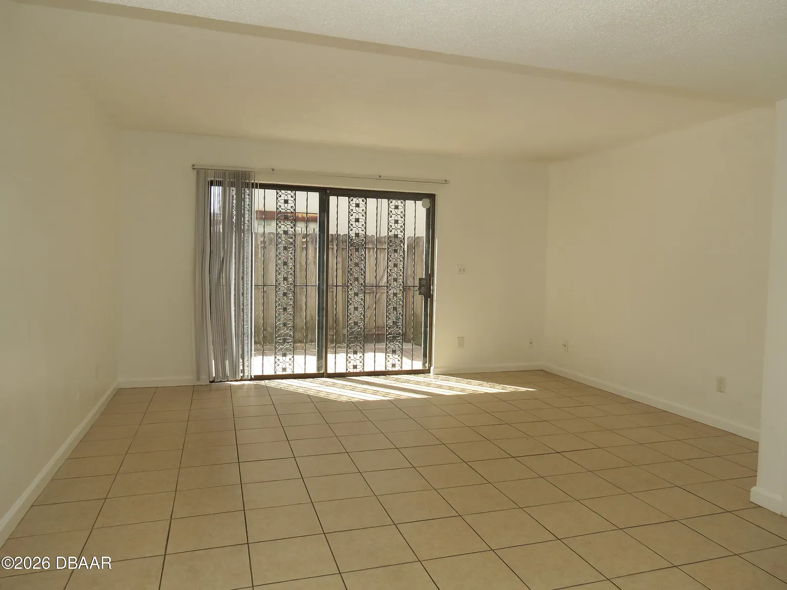 2 bed, 1.5 bath, 1056 sqft, $1,375 — Photo 2