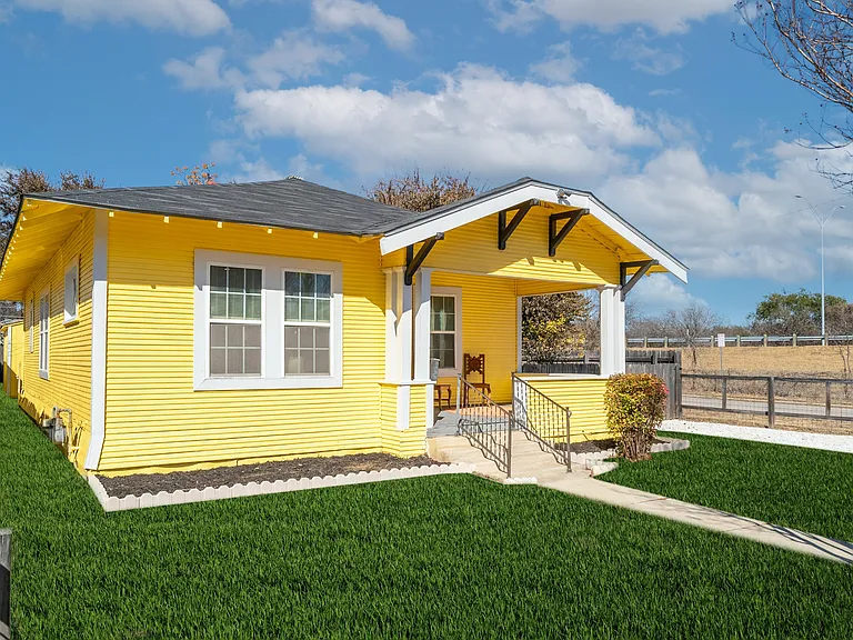 475 E French Pl — Photo 3