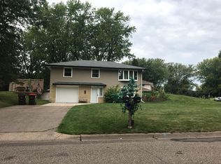 284 Gresham Ave N, Oakdale, MN 55128