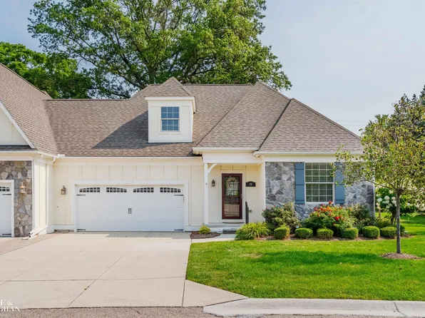 32 River Ln, Grosse Pointe Woods, MI 48236
