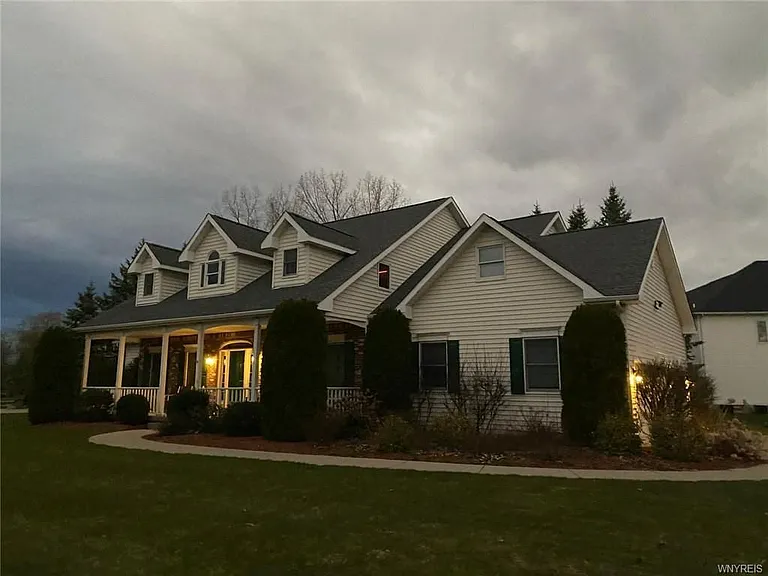 8350 Manchester Park Dr — Photo 2