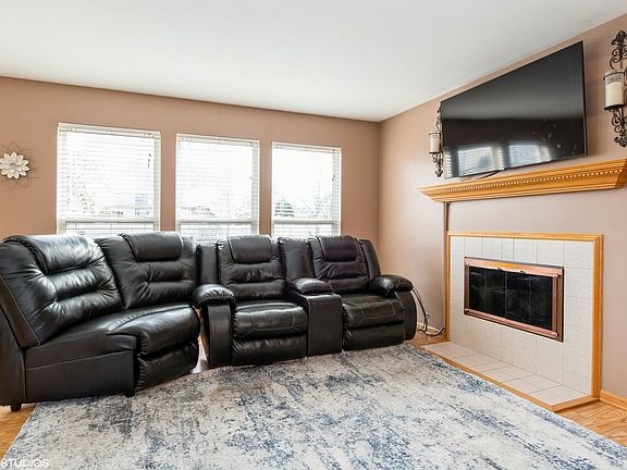 5th image of 3704 Saratoga Dr
