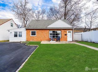 88 N Main St, Iselin, NJ 08830