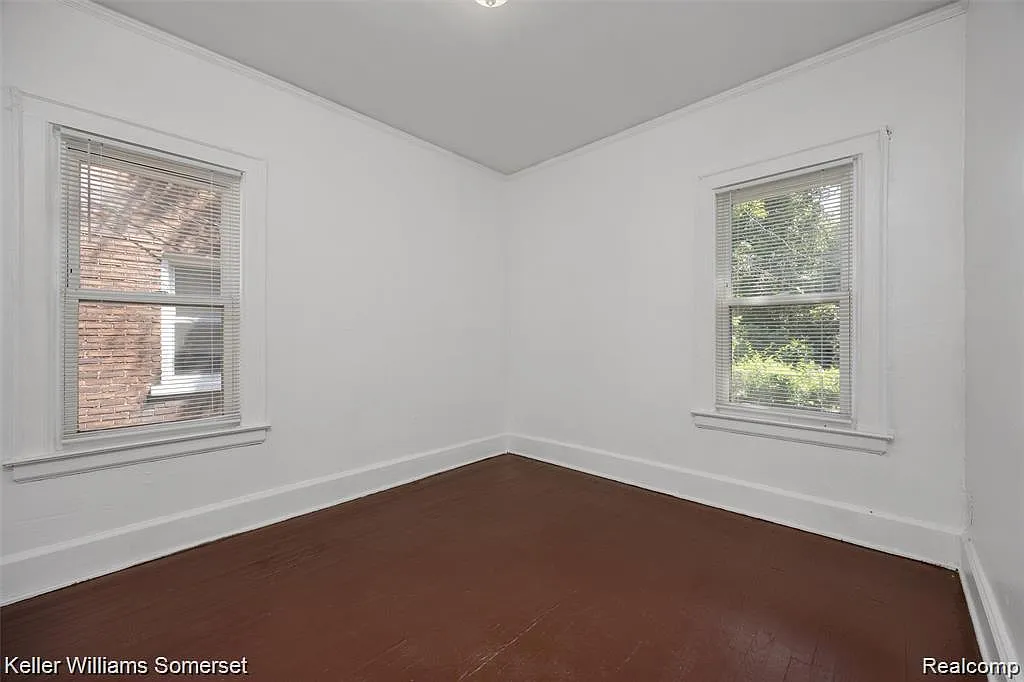 3 bed, 1.0 bath, 1000 sqft, $1,200 — Photo 2