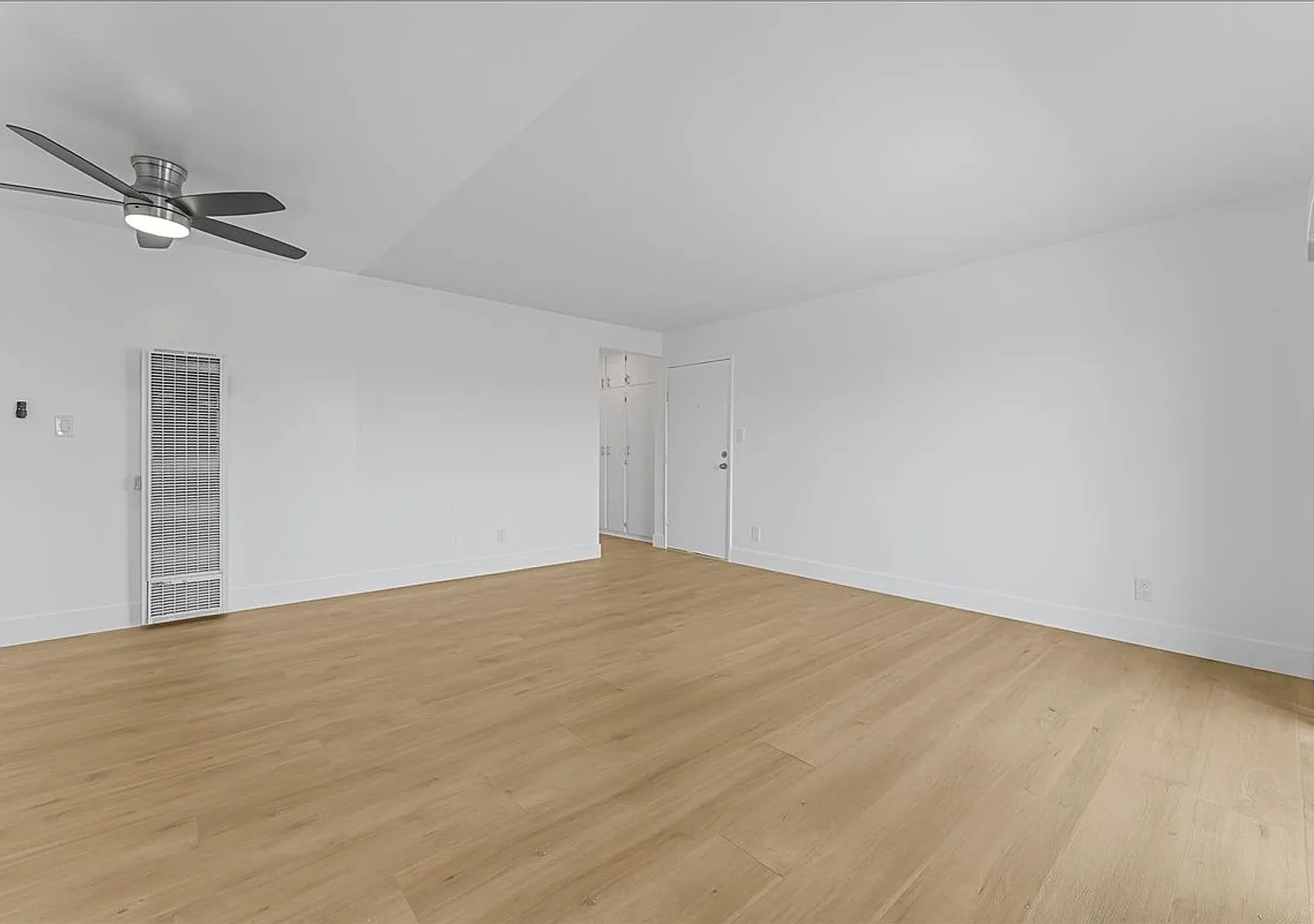 Beautiful Second Floor Apartment With Balcony! — Photo 2