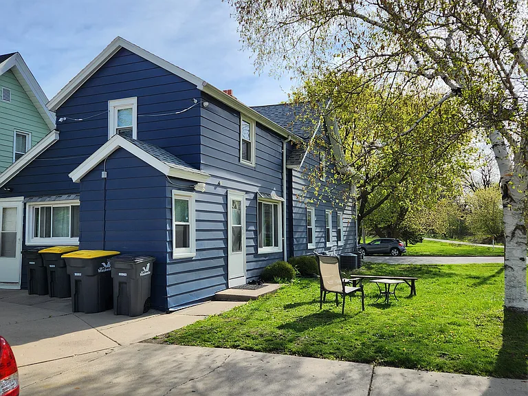 410 Lake St — Photo 2