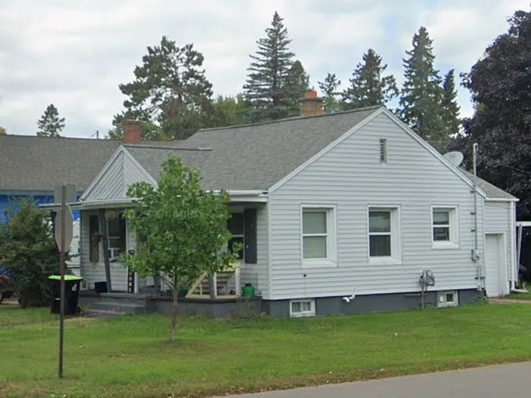1300 W B St — Photo 1