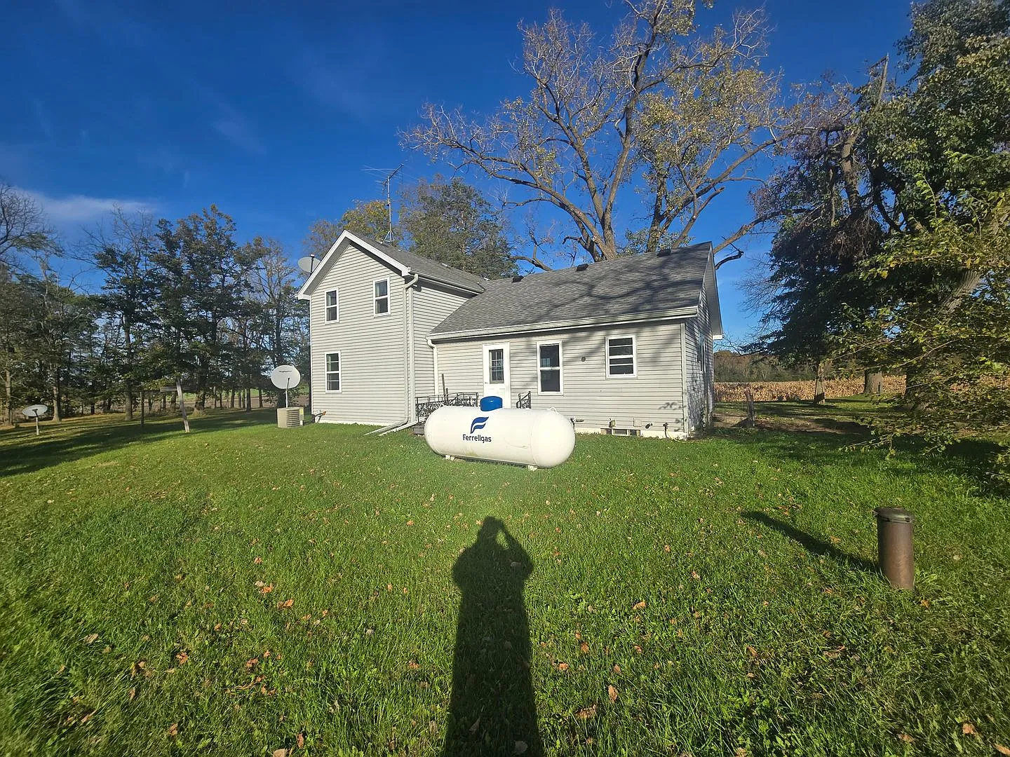 Spacious Farmhouse — Photo 3