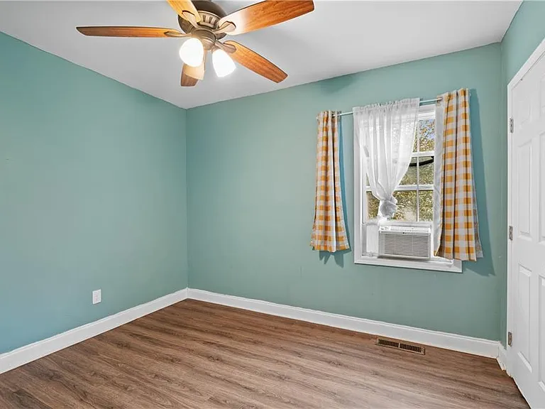 1124 Graymont Dr SW — Photo 16
