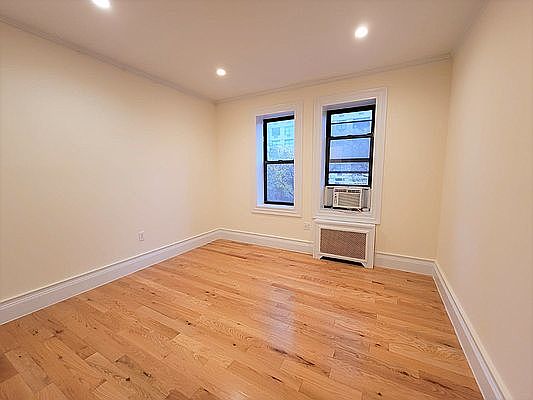 4th image of 310 E 74th St #5X