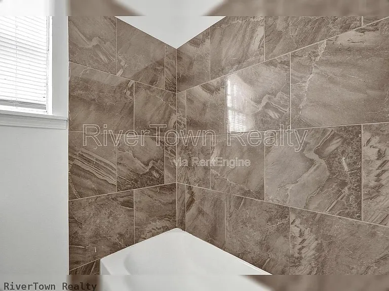 439 Simpson Ave — Photo 6