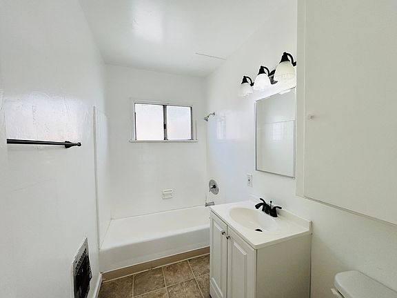 5th image of 1233 N Ardmore Ave APT 5