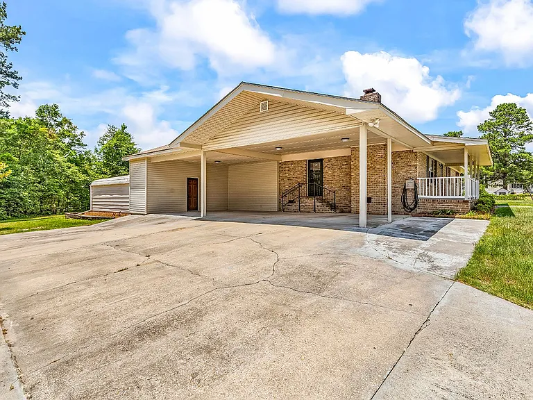 1354 Rogers Rd — Photo 6