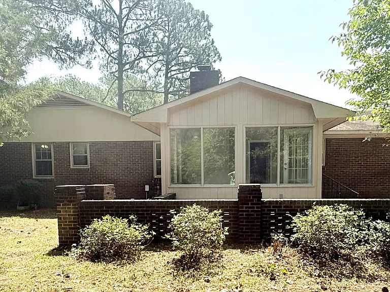 1525 Trevino Dr — Photo 20