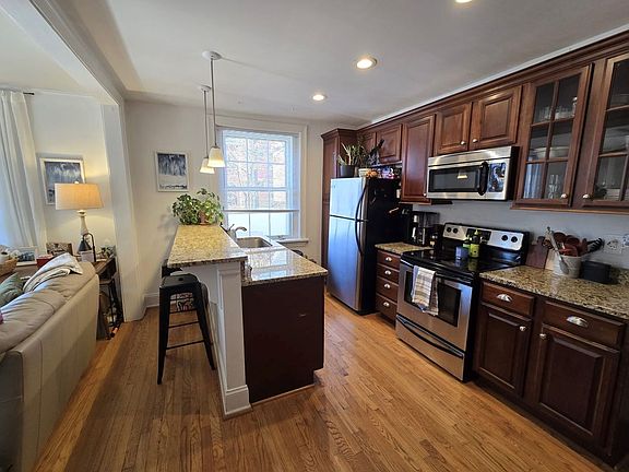 4th image of 2822 Floyd Ave APT 1