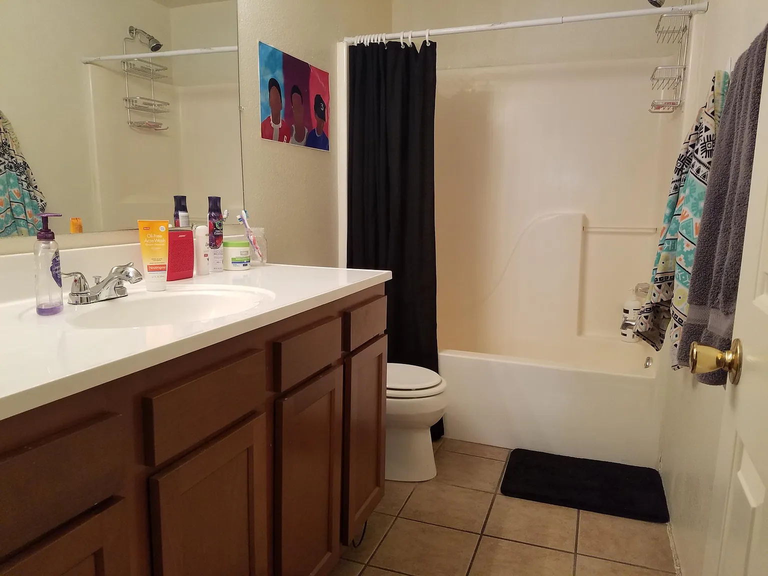 8 bed, 3000 sqft, $5,720 — Photo 4