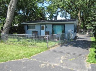 922 Southmoor St, Round Lake, IL 60073