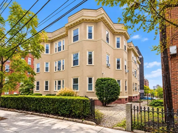 22 Centre St Unit 3, Cambridge, MA 02139