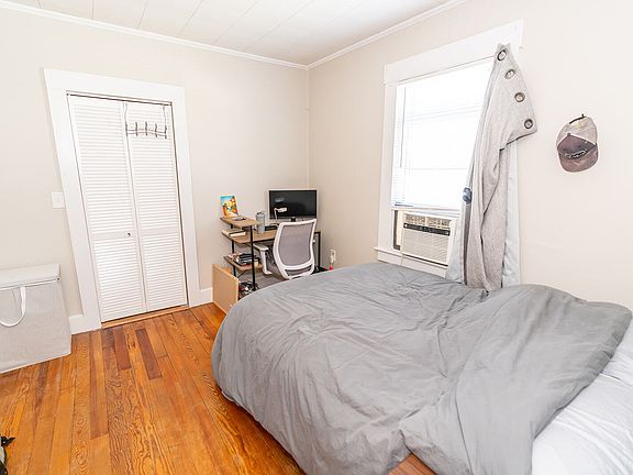 3rd image of 117 School St
