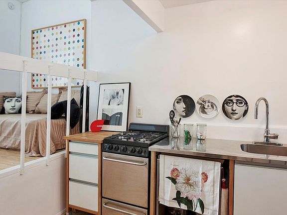 3rd image of 184 Thompson St APT 3G