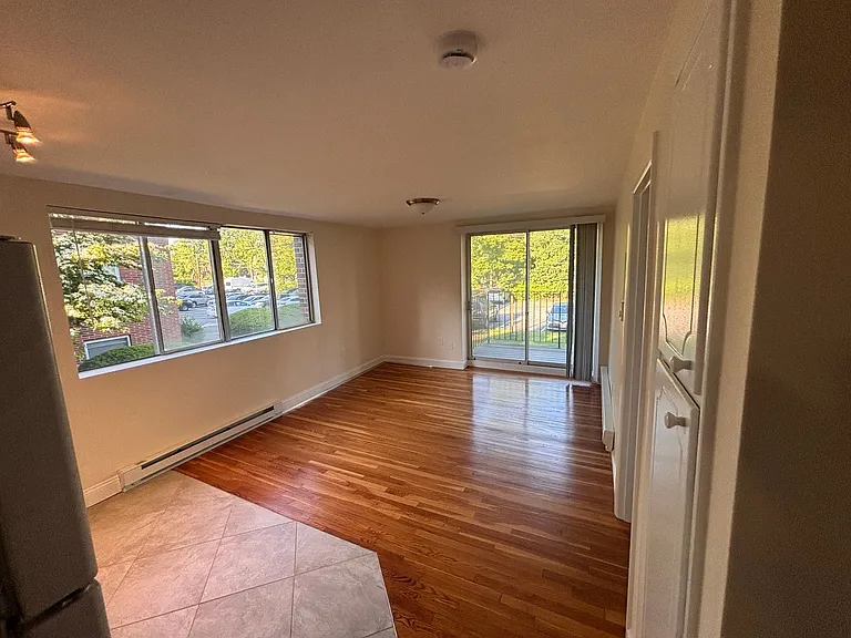 447 Pleasant St — Photo 4