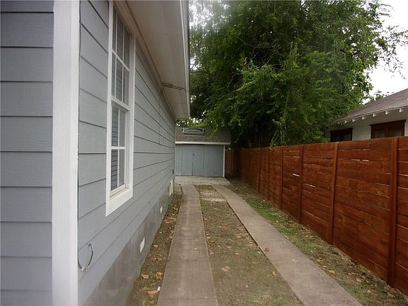 3rd image of 1143 S Brighton Ave