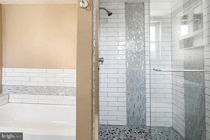 424 S Eden St — Photo 15