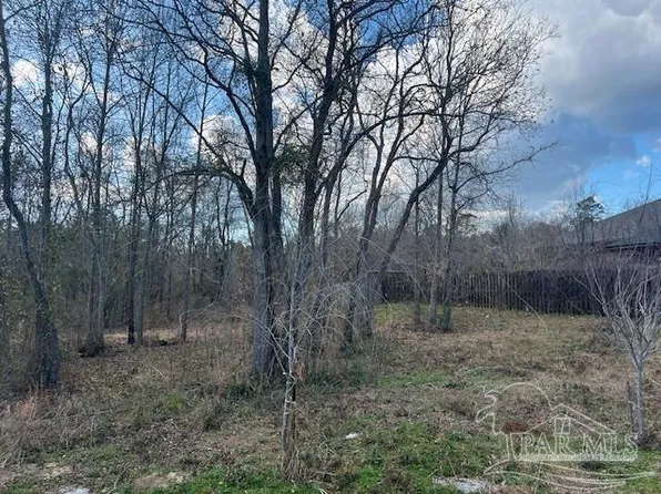 1641 Hollow Point Dr, Cantonment, FL 32533