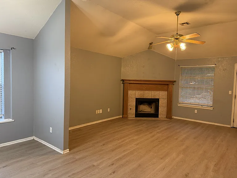 1408 Buena Vista Cir — Photo 2