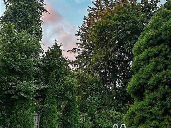 3rd image of 1 Forest Drive