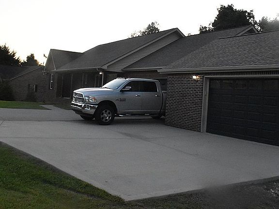 4th image of 1737 Sharp Dr