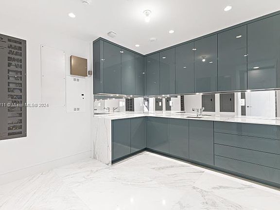 5th image of 17975 Collins Ave #901/1001