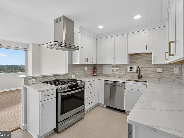 4515 Willard Ave #2203S — Photo 10