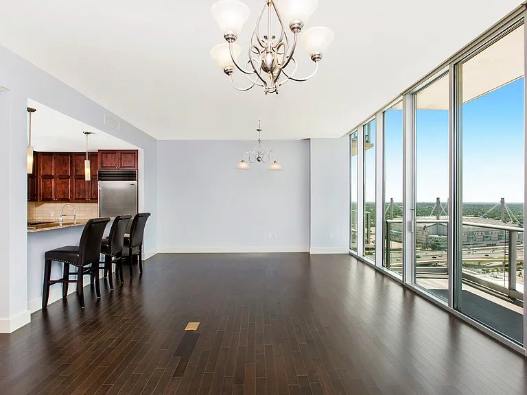 610 E Market St #2615 — Photo 3