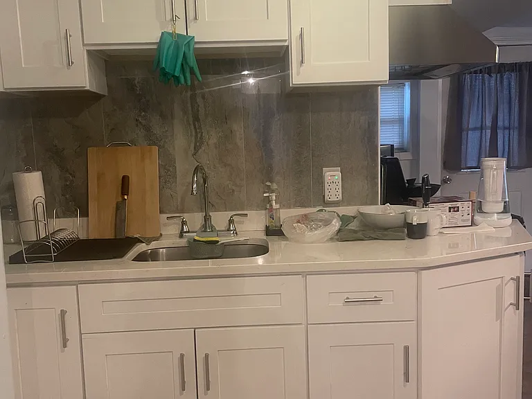 28 Elena St #1R — Photo 3