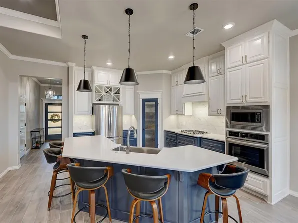 2825 Clover Field Dr, Edmond, OK 73034
