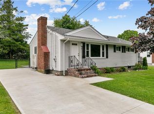 14 Wilson Rd, Middletown, RI 02842