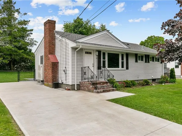 14 Wilson Rd, Middletown, RI 02842