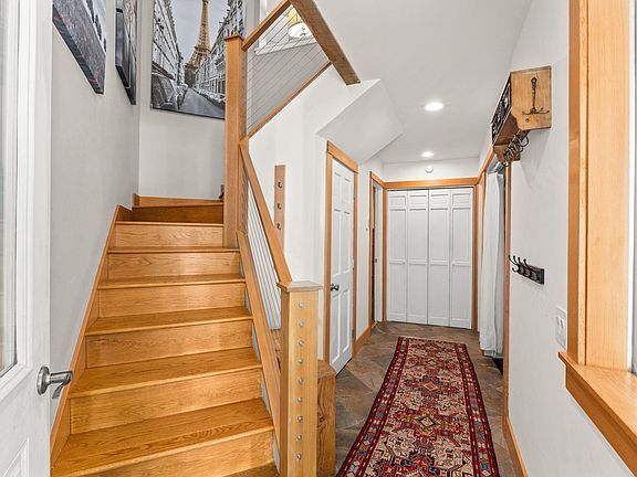 3rd image of 171 Bordeaux St #2