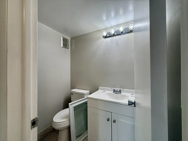 93 Sheffield St E #93-D — Photo 24