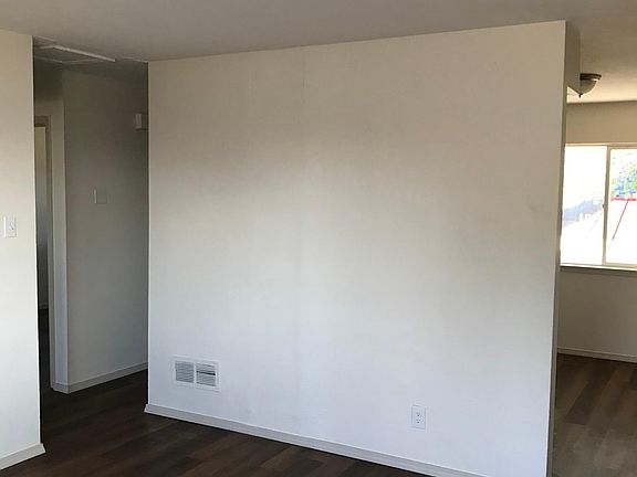 3rd image of 3208 Wellesley Ct NE APT 2