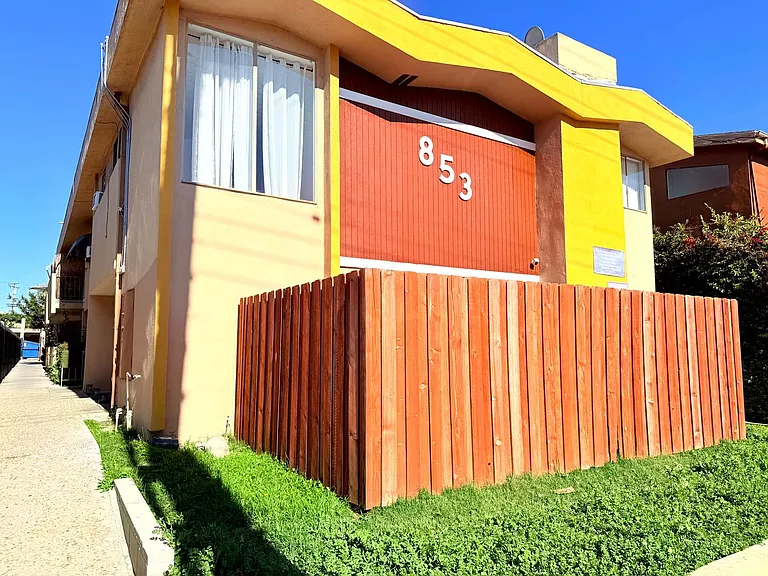 853 W Beach Avenue — Photo 24