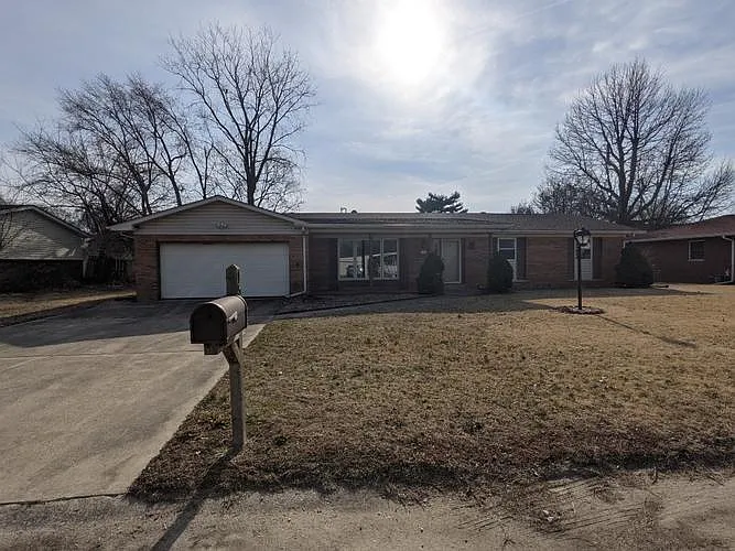 154 Arlington Dr photo 1