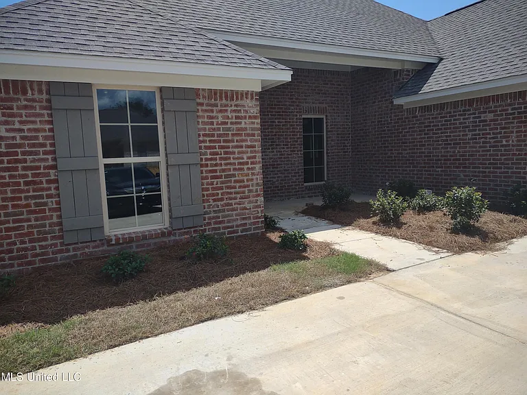 599 Westfield Dr — Photo 4