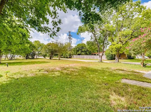 2nd image of 218 W Lindbergh Blvd
