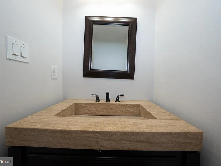 601 Poplar St — Photo 12